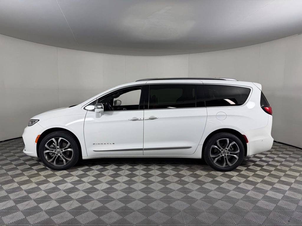 Used 2024 Chrysler Pacifica Pinnacle image 9