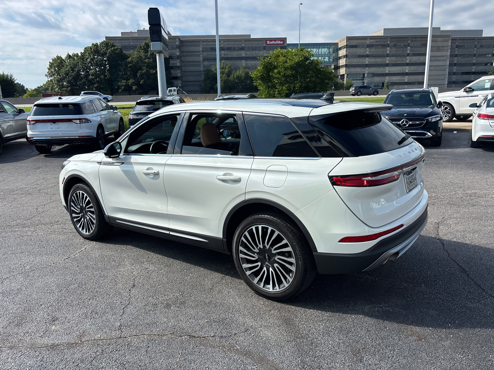 Certified 2021 Lincoln Corsair Reserve w/ Elements Package AWD/4WD image 5