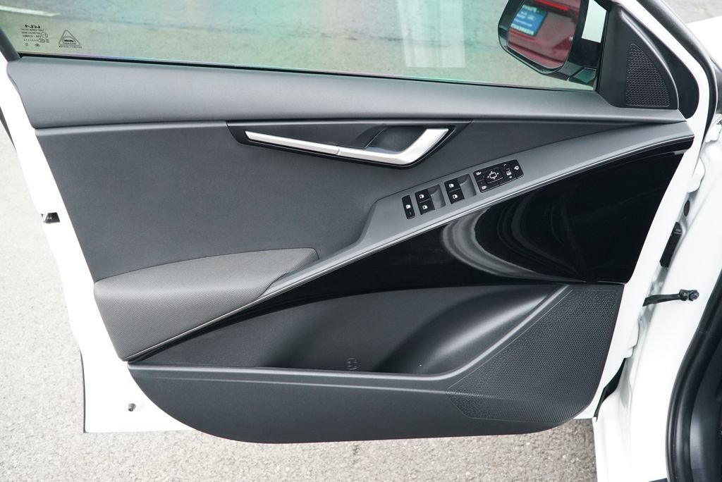 Used 2025 Kia Niro EX Touring FWD image 23