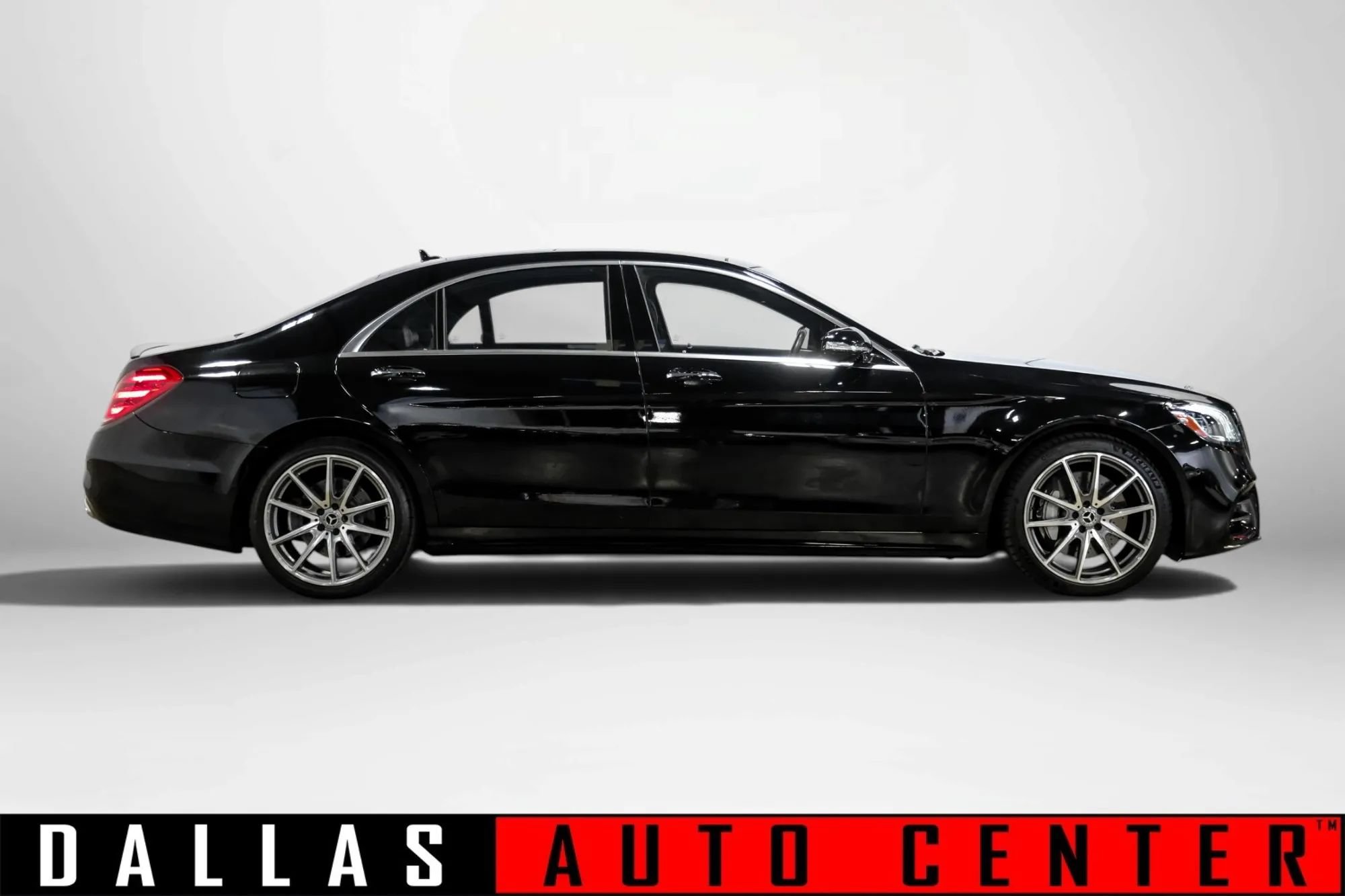 Used 2020 Mercedes-Benz S 560 Sedan image 4
