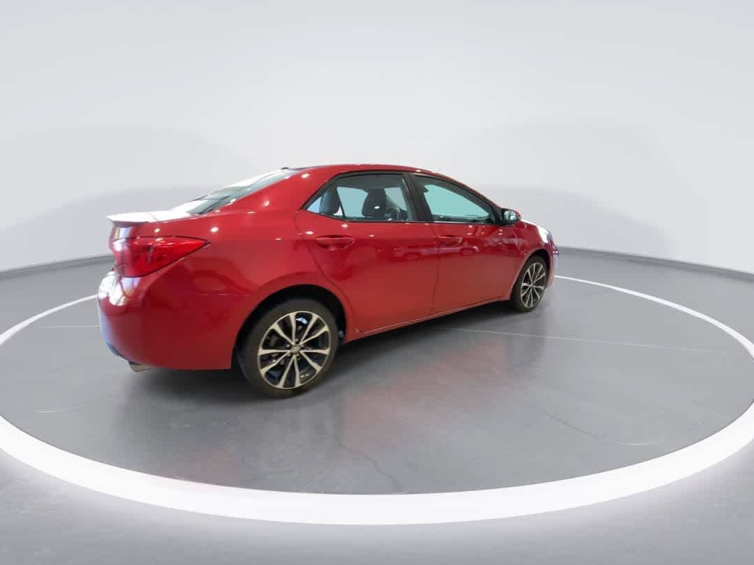 Used 2017 Toyota Corolla SE w/ SE Premium Package FWD image 8