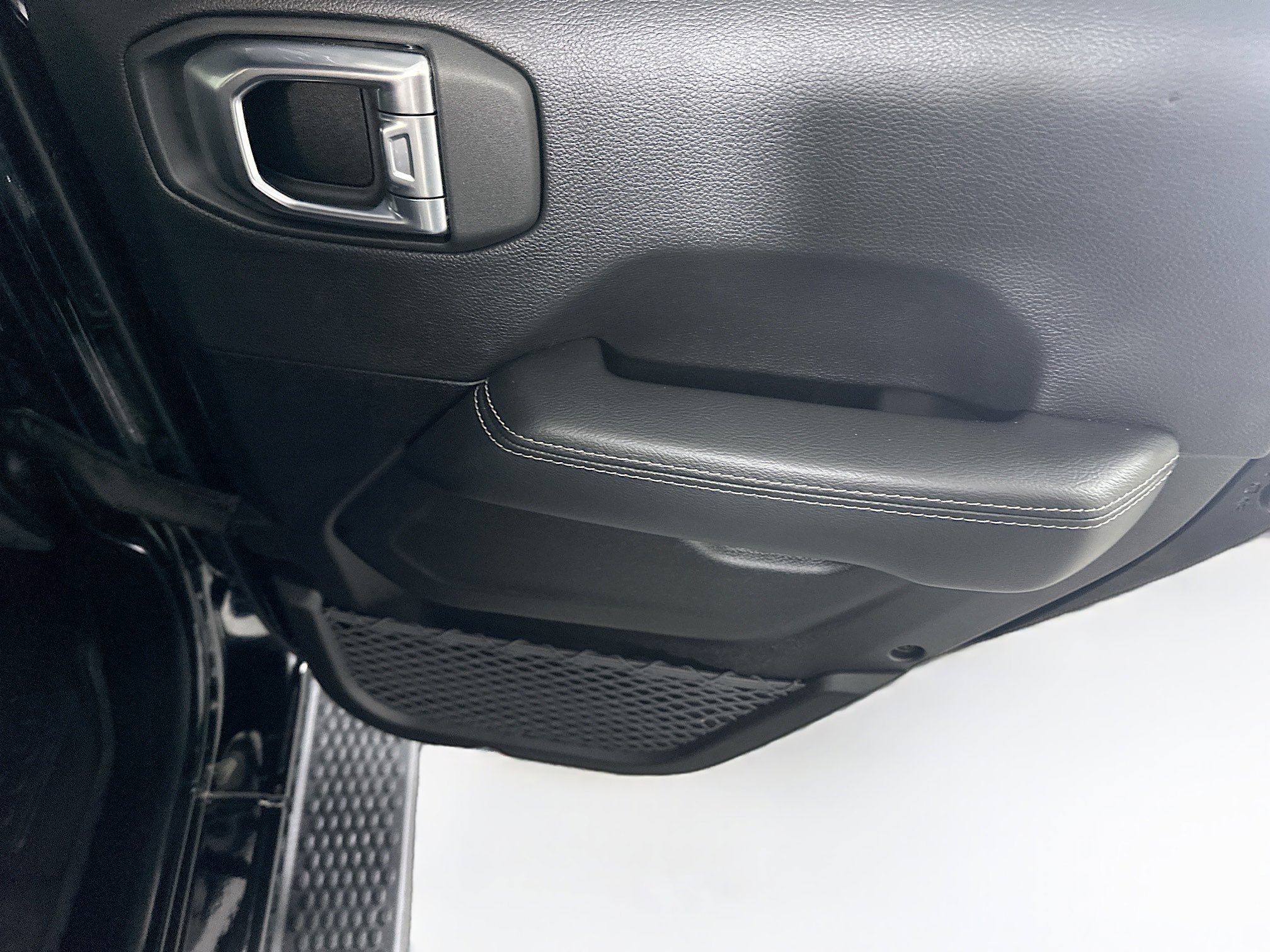 Used 2023 Jeep Wrangler Sahara image 28