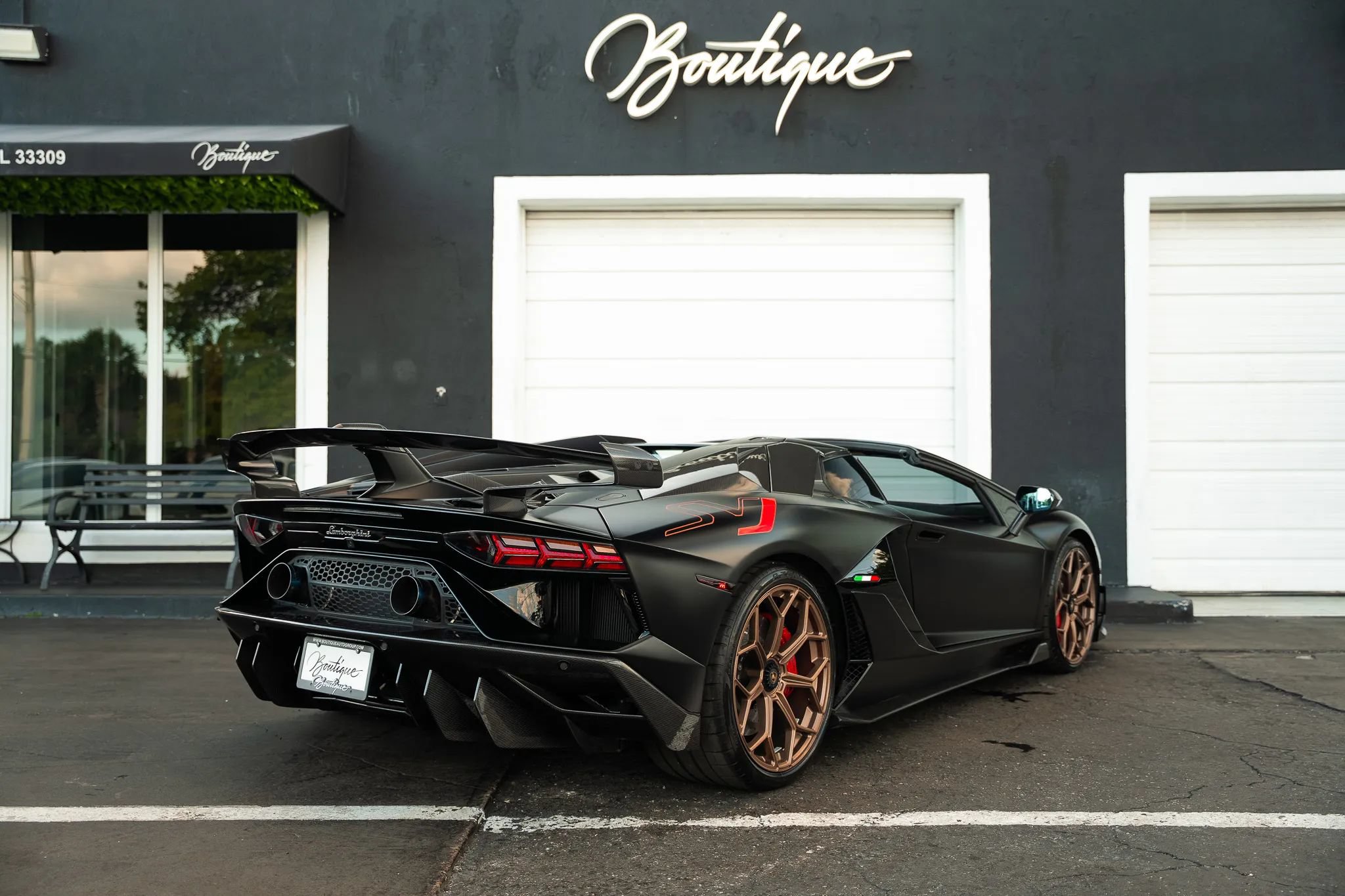 Used 2021 Lamborghini Aventador SVJ AWD/4WD image 3
