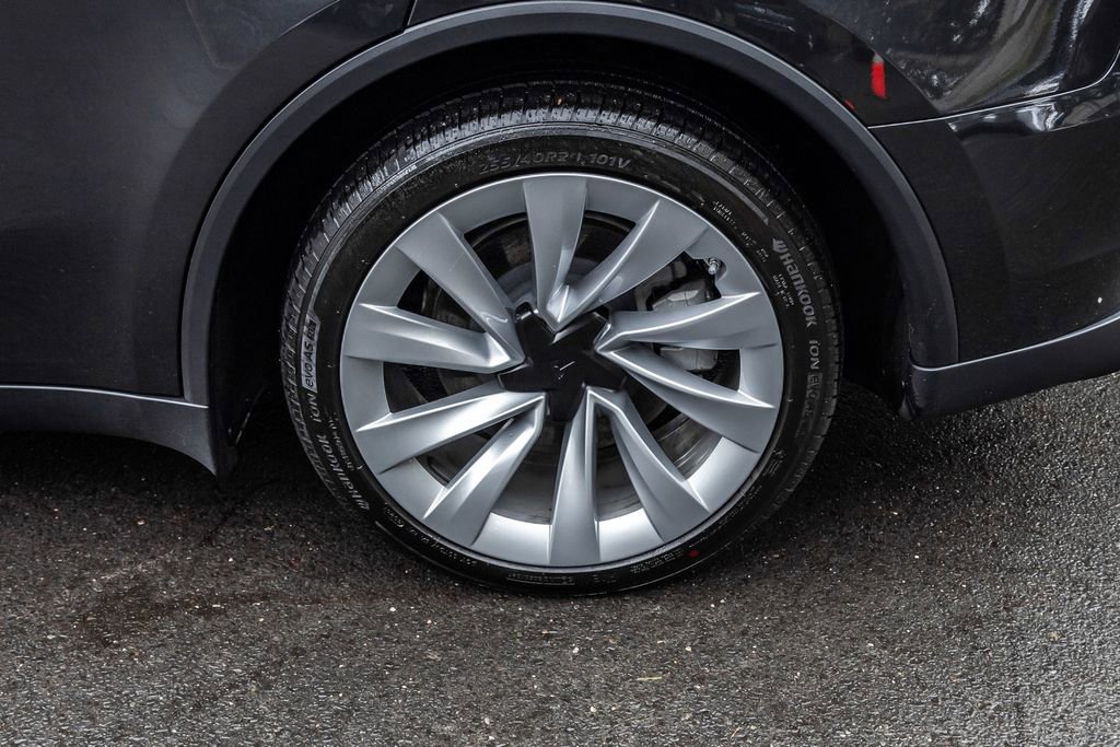 Used 2026 Tesla Model Y AWD image 13
