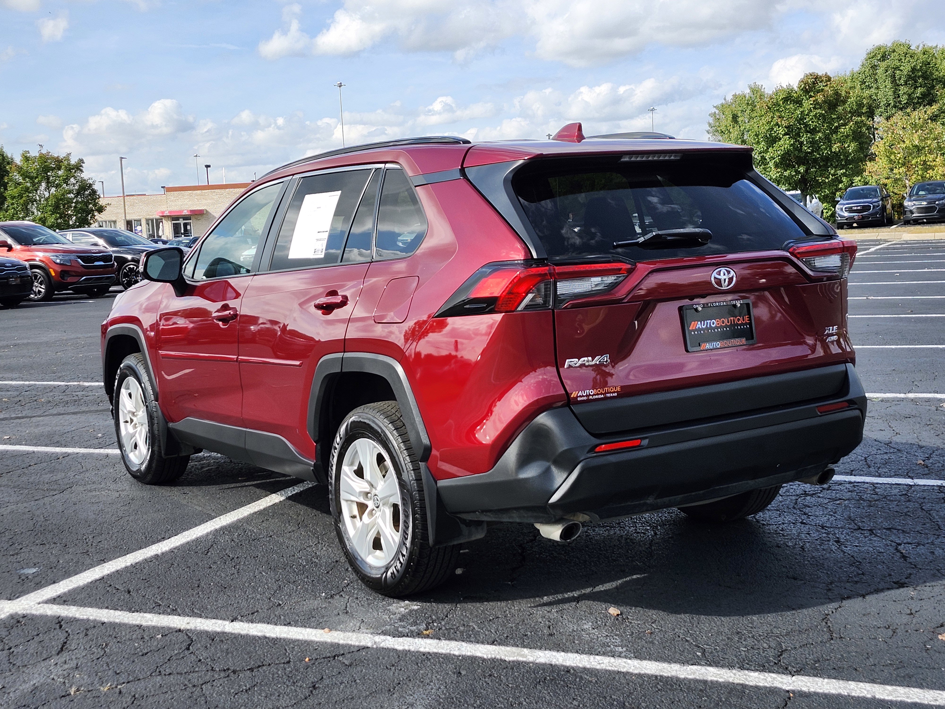 Used 2021 Toyota RAV4 XLE image 8