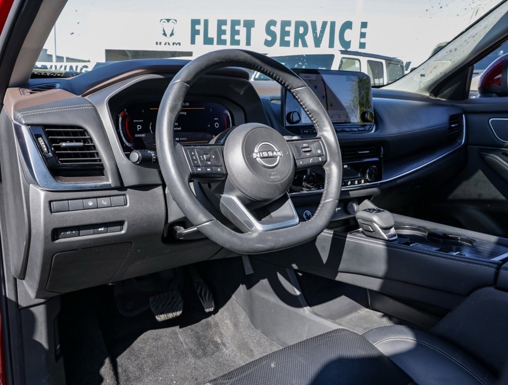 Used 2023 Nissan Rogue Platinum w/ Platinum Premium Package image 16