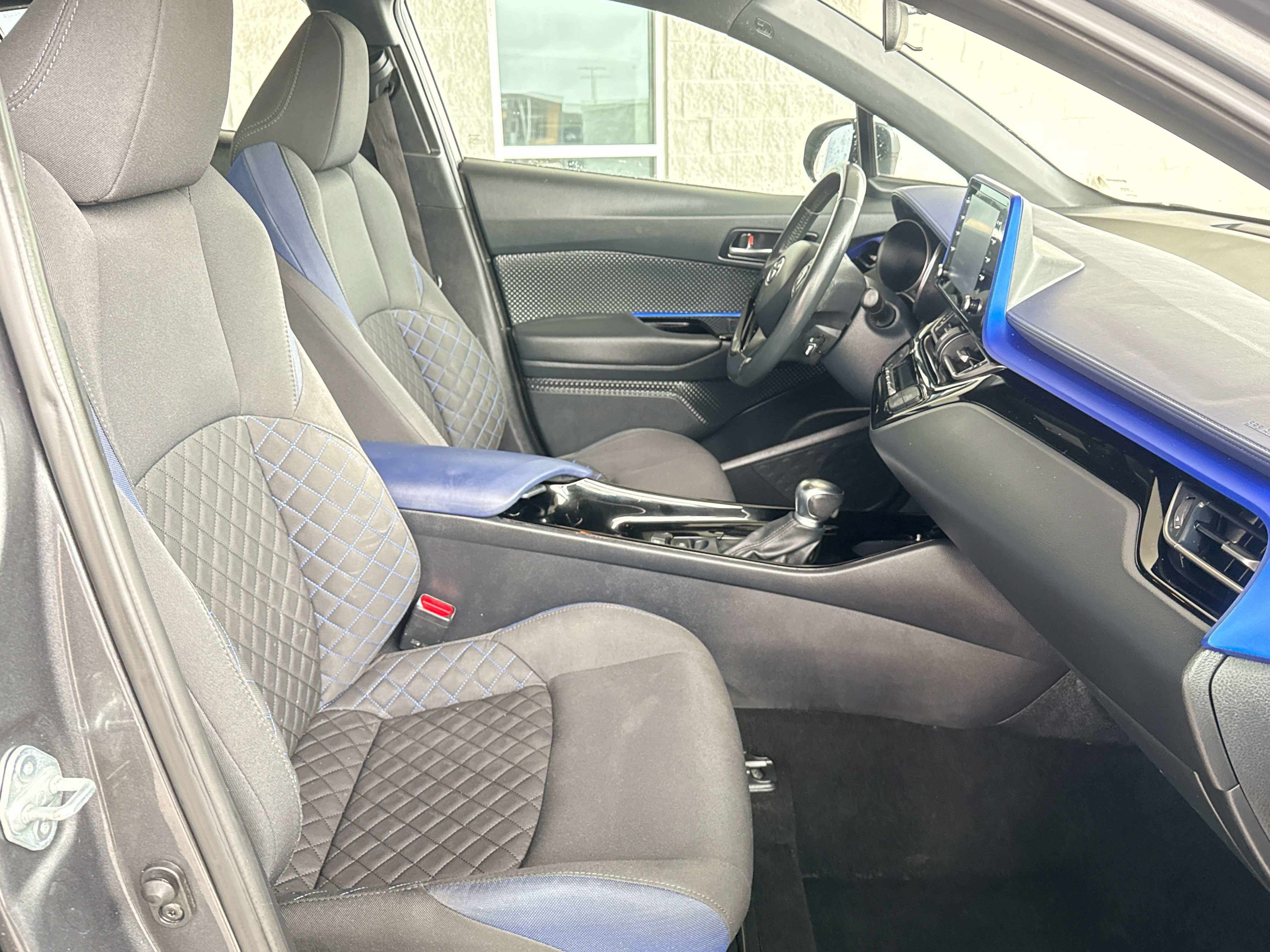 Used 2022 Toyota C-HR XLE FWD image 17