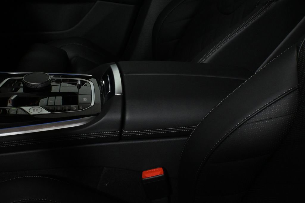 Used 2025 BMW X5 xDrive50e w/ M Sport Package image 27