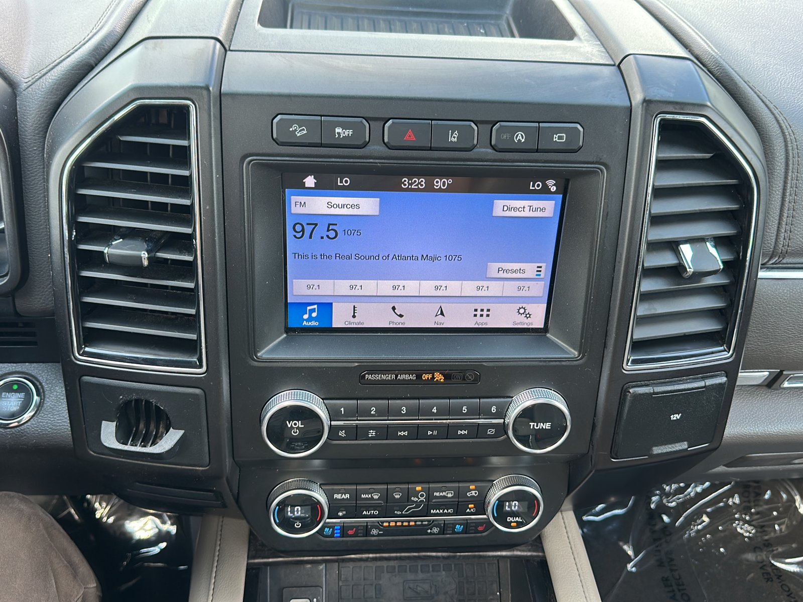 Used 2019 Ford Expedition Limited w/ Equipment Group 302A AWD/4WD image 17