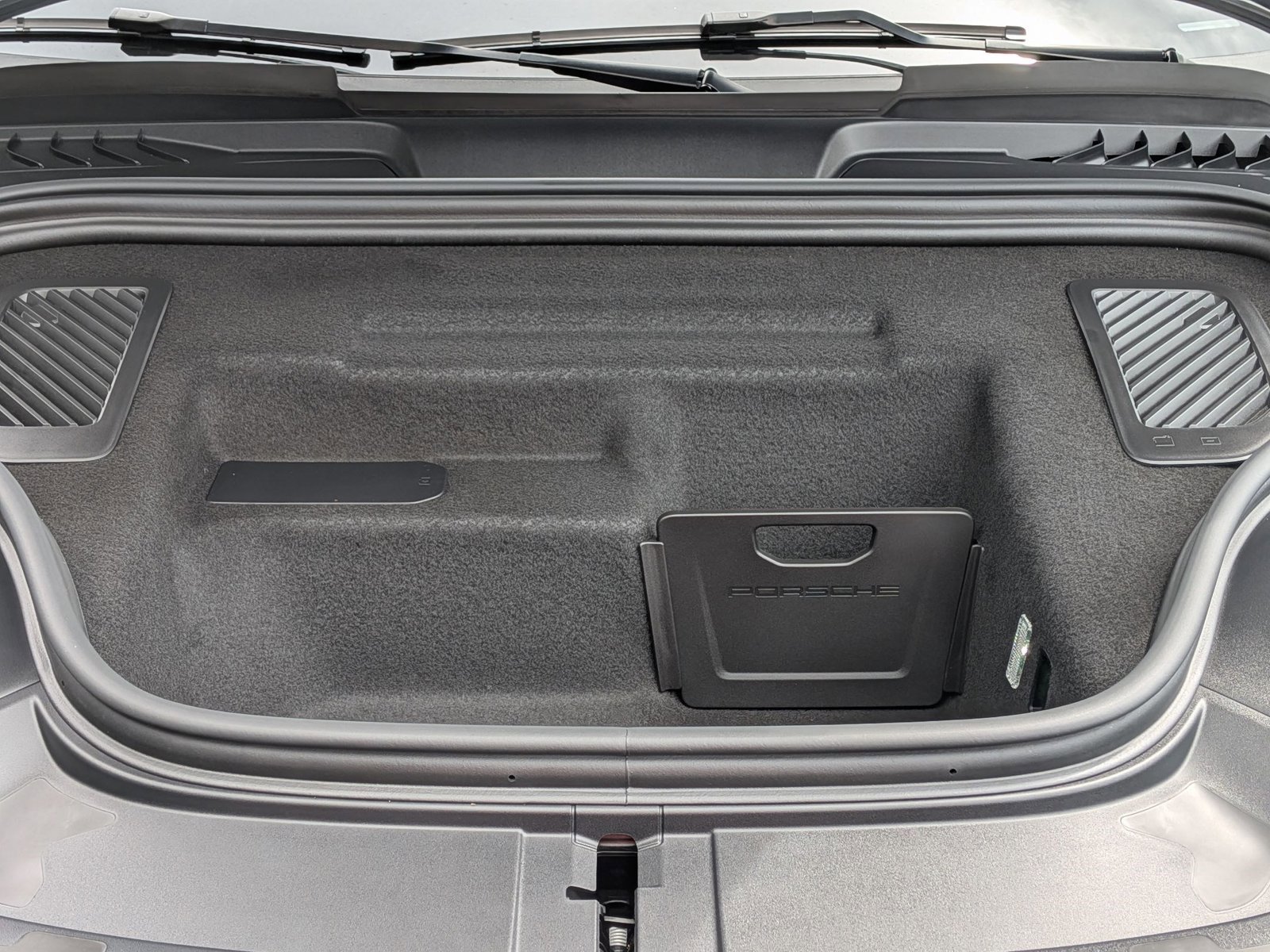 Certified 2025 Porsche Macan Electric RWD image 23