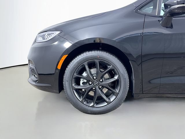 New 2026 Chrysler Pacifica Select w/ S Appearance Package image 31