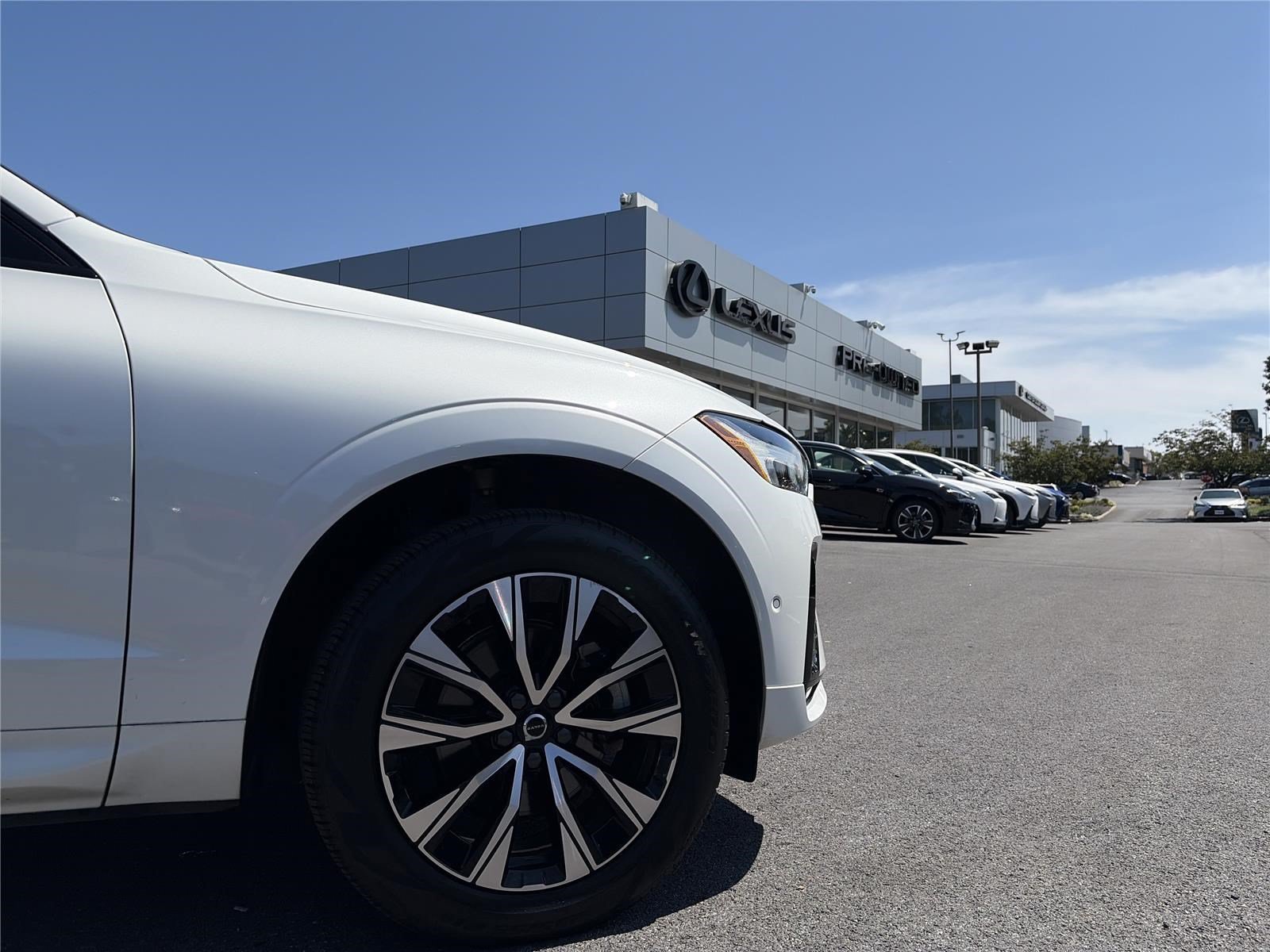 Used 2024 Volvo XC60 B5 Plus w/ Protection Package Premier AWD/4WD image 16
