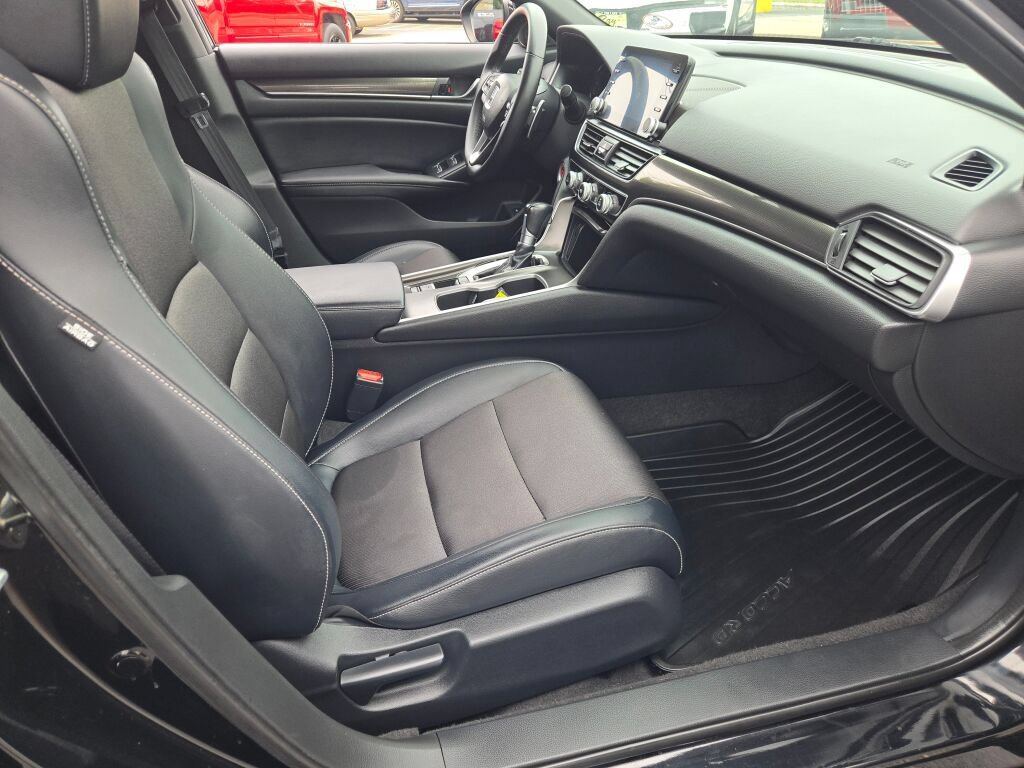Used 2018 Honda Accord Sport image 7