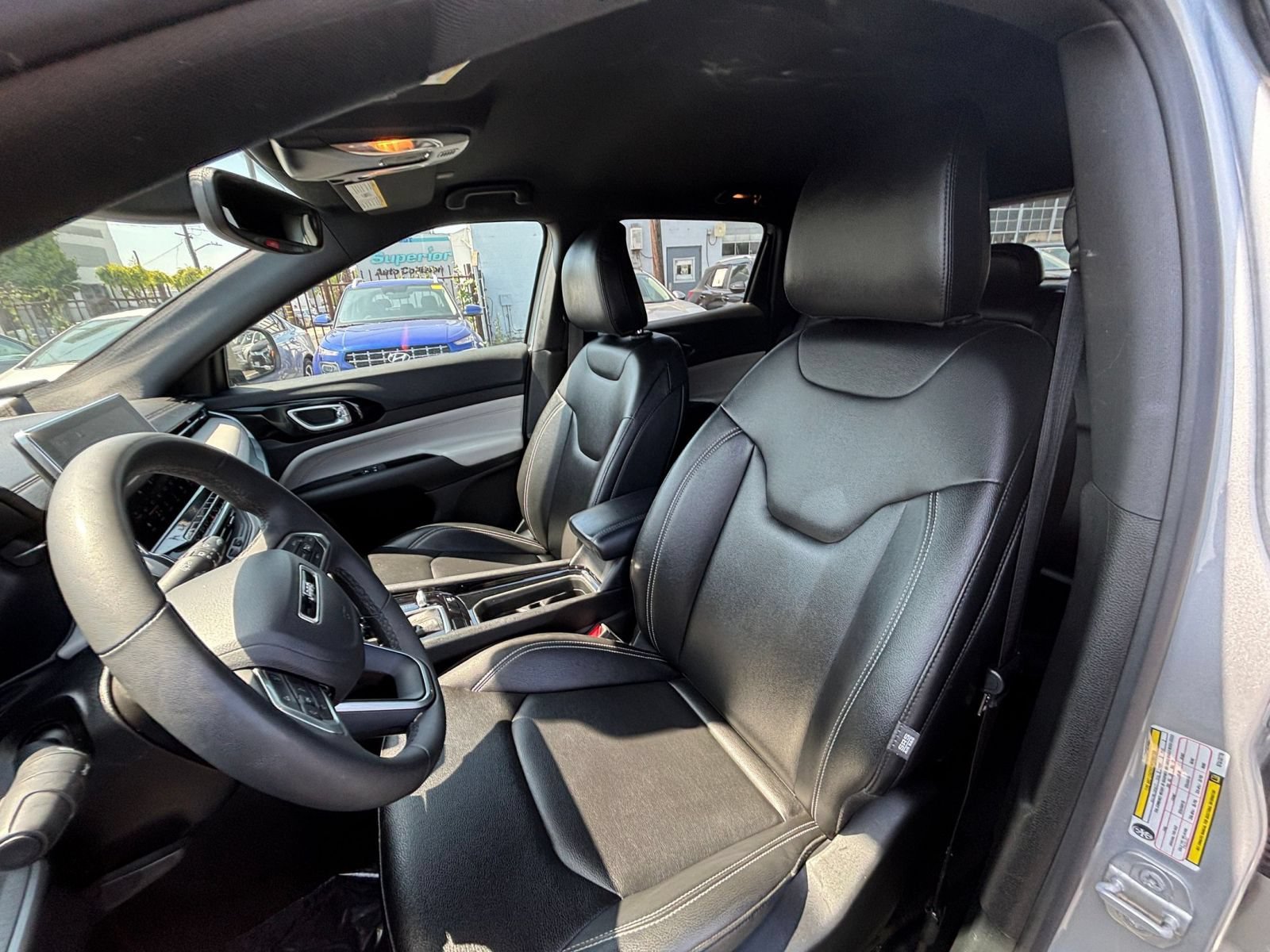 Used 2025 Jeep Compass Limited AWD/4WD image 32