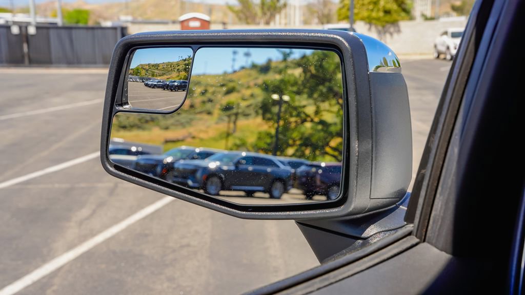 New 2026 GMC Sierra 1500 SLE image 16