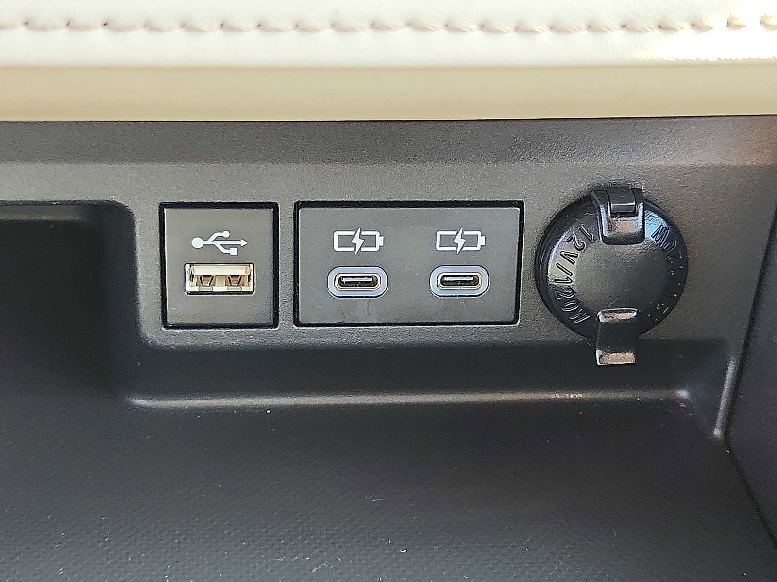 Used 2024 Toyota Highlander Limited image 25