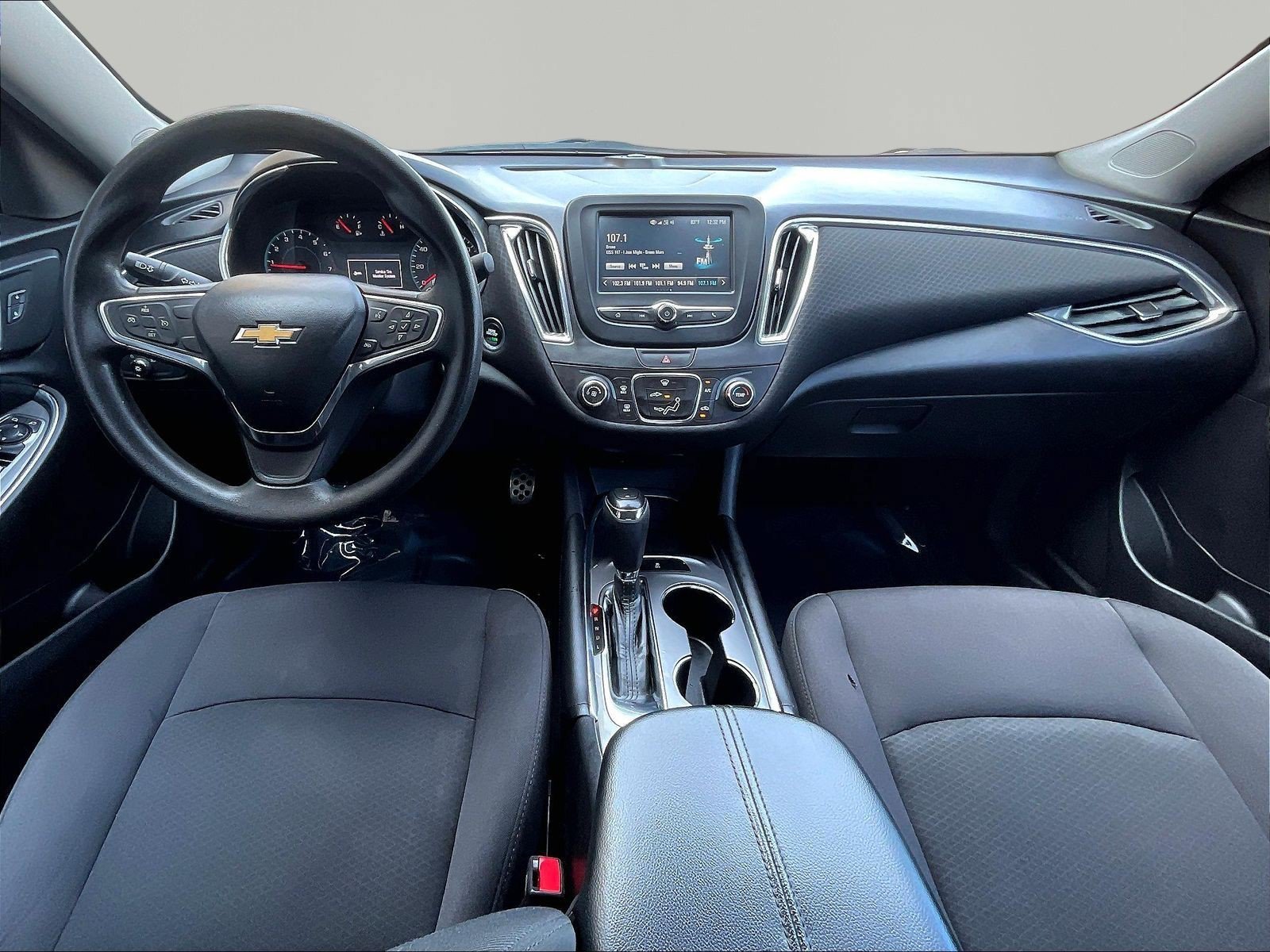 Used 2017 Chevrolet Malibu LT FWD image 7
