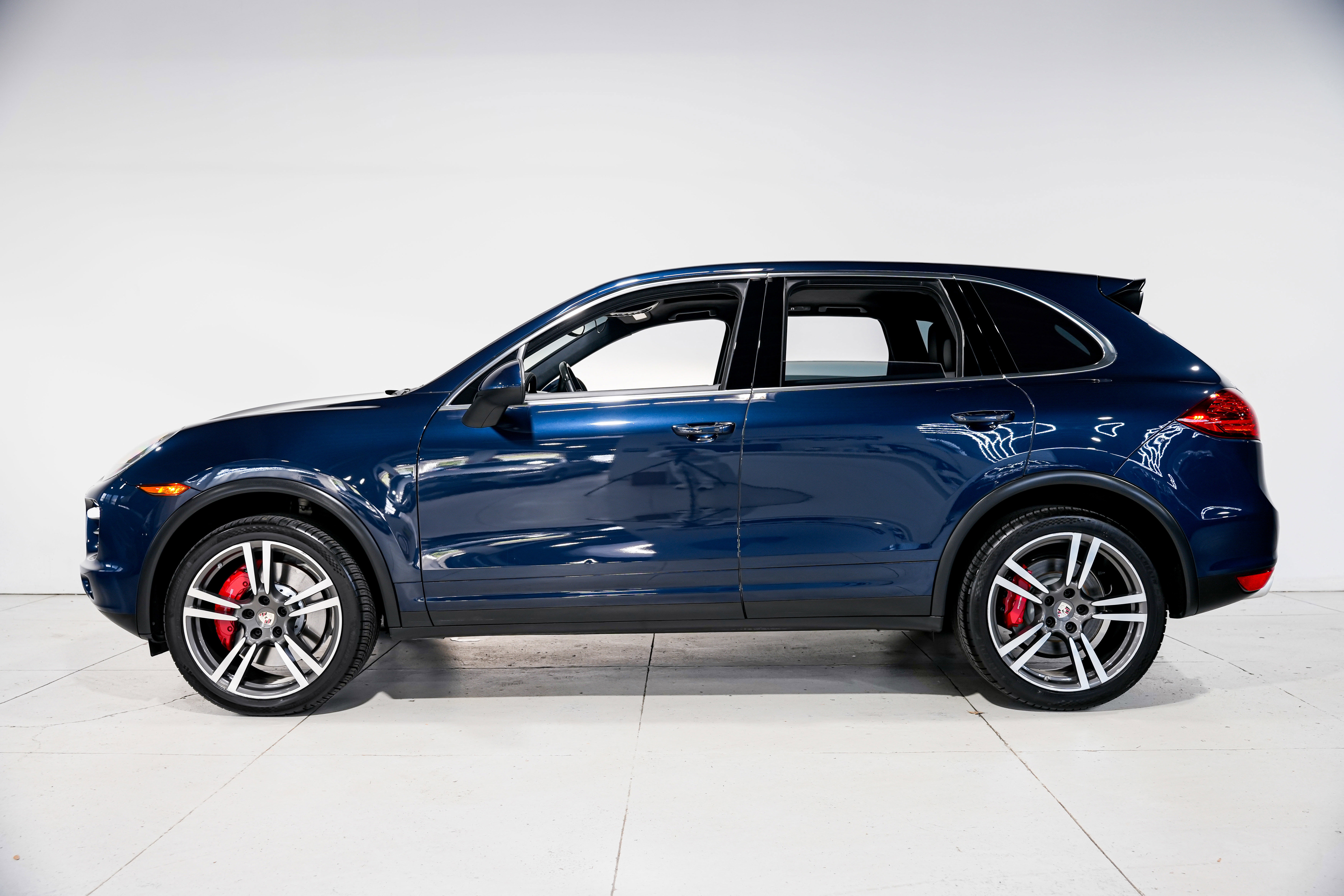 Used 2012 Porsche Cayenne Turbo image 7