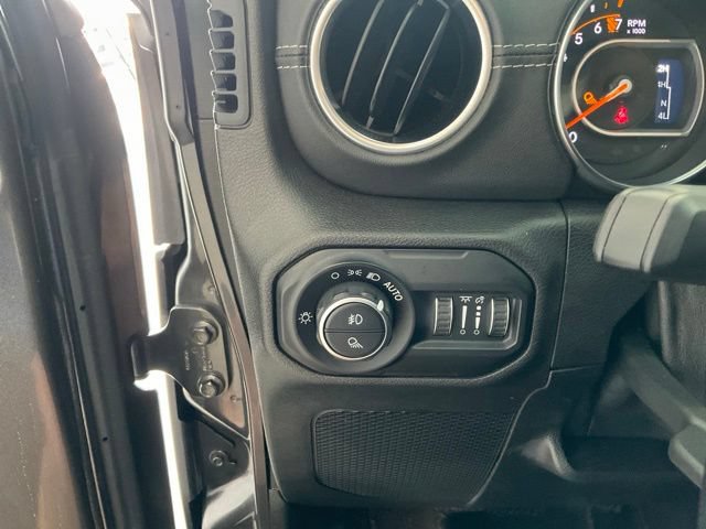 Used 2021 Jeep Gladiator Overland w/ Popular Equipment Package AWD/4WD image 7