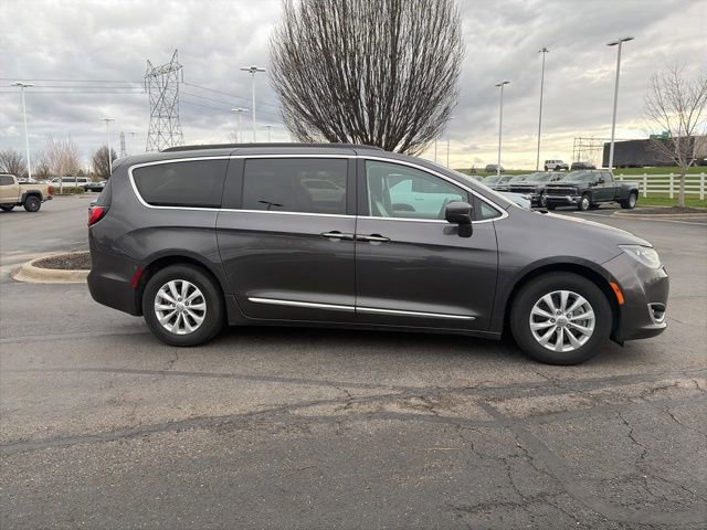Used 2017 Chrysler Pacifica Touring-L image 3