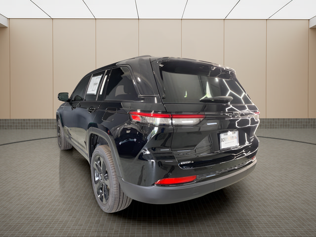 Used 2025 Jeep Grand Cherokee Limited w/ Luxury Tech Group II AWD/4WD image 3