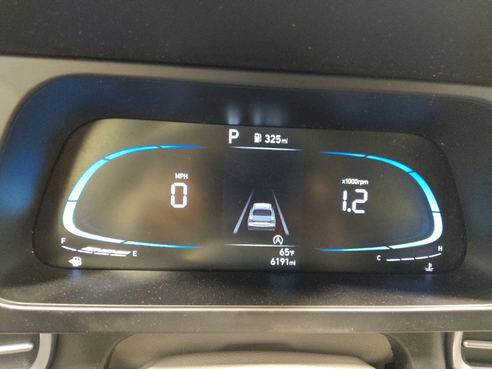 Used 2025 Hyundai Elantra SE image 23