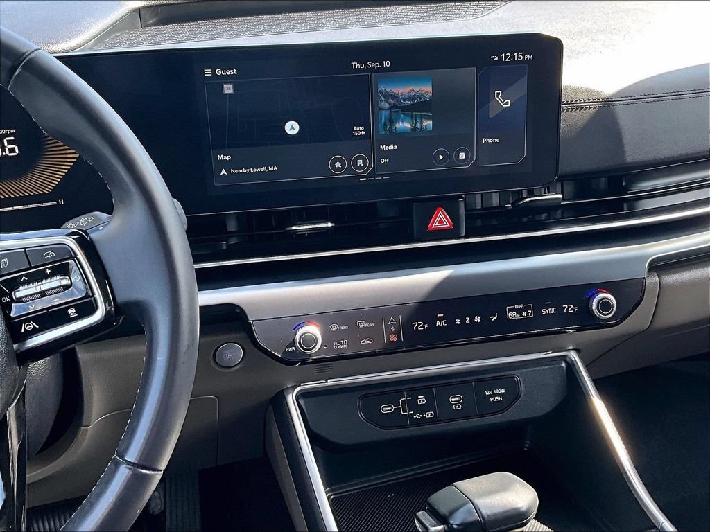 Used 2025 Kia Carnival FWD image 18