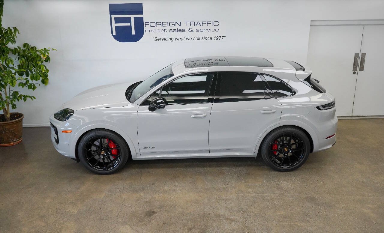Used 2025 Porsche Cayenne GTS AWD/4WD image 30