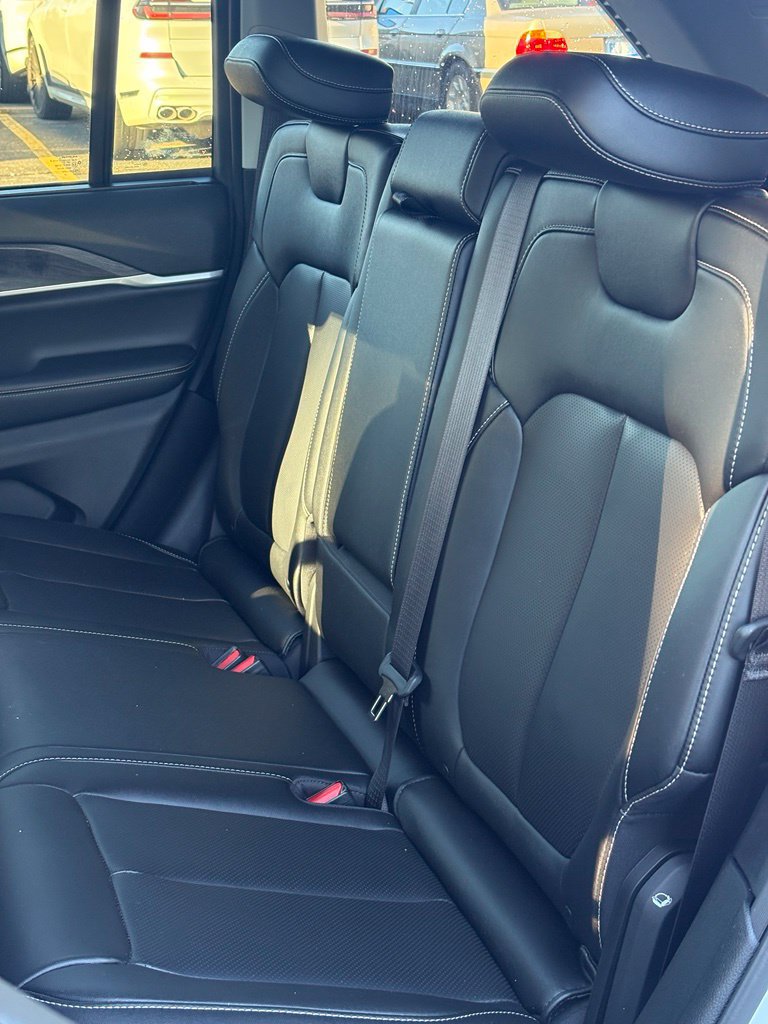 Certified 2023 Jeep Grand Cherokee Limited w/ Luxury Tech Group II AWD/4WD image 14