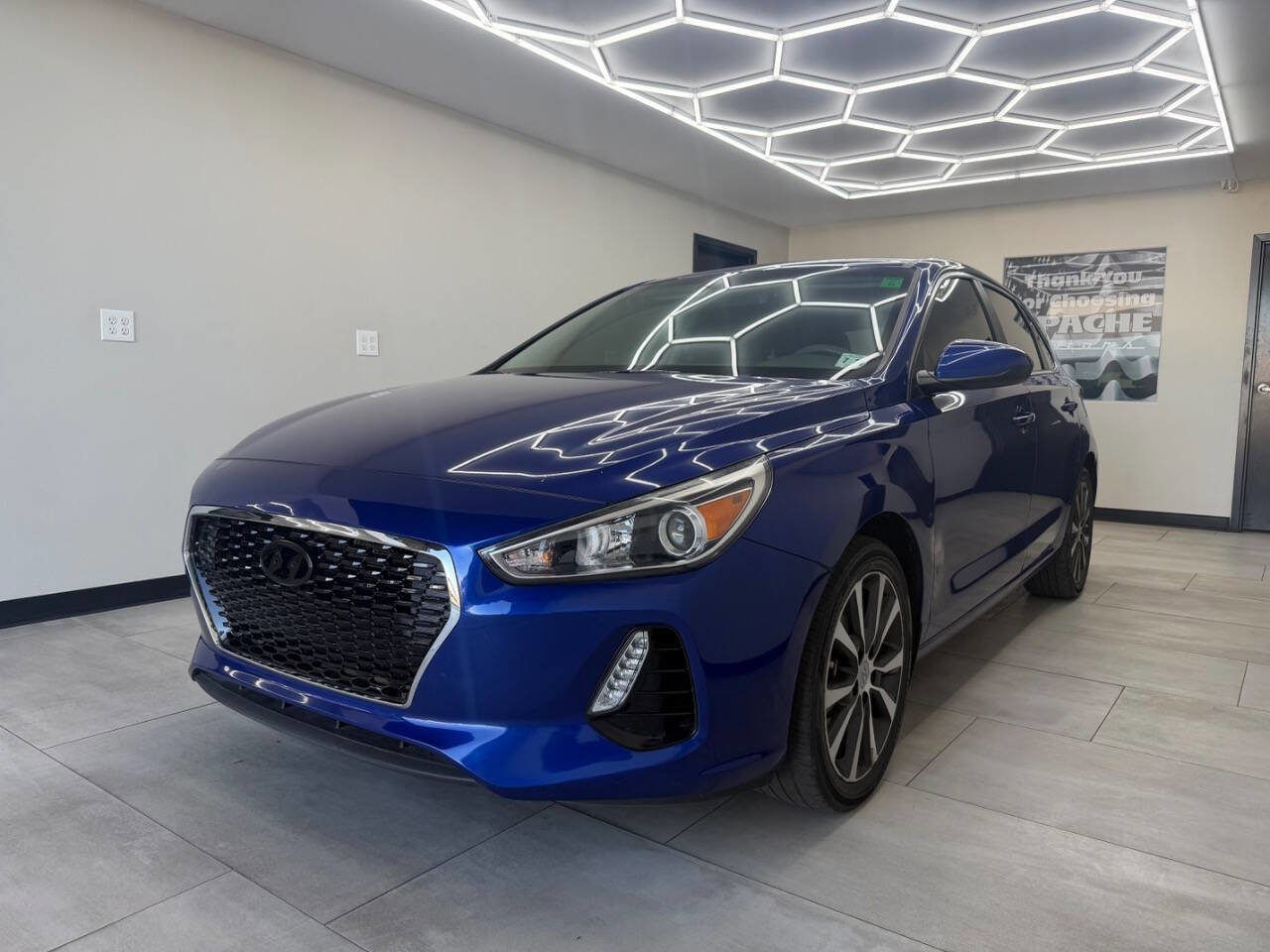 Used 2019 Hyundai Elantra GT FWD image 3