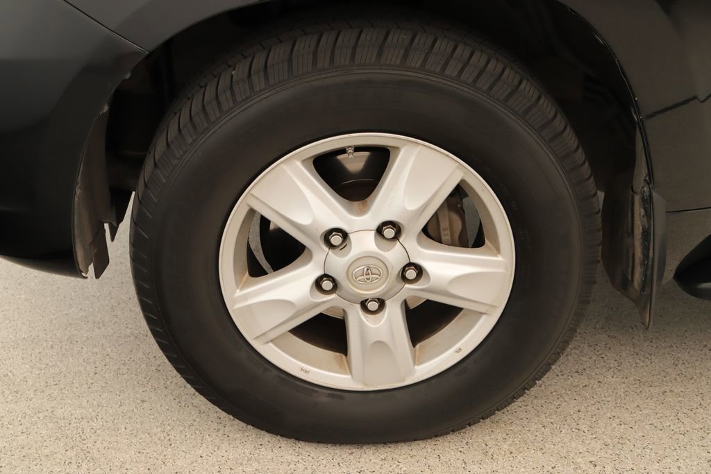 Used 2011 Toyota Land Cruiser w/ Upgrade Pkg AWD/4WD image 38