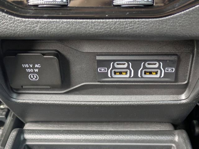 Used 2024 Jeep Grand Cherokee L Limited w/ Black Appearance Package image 15