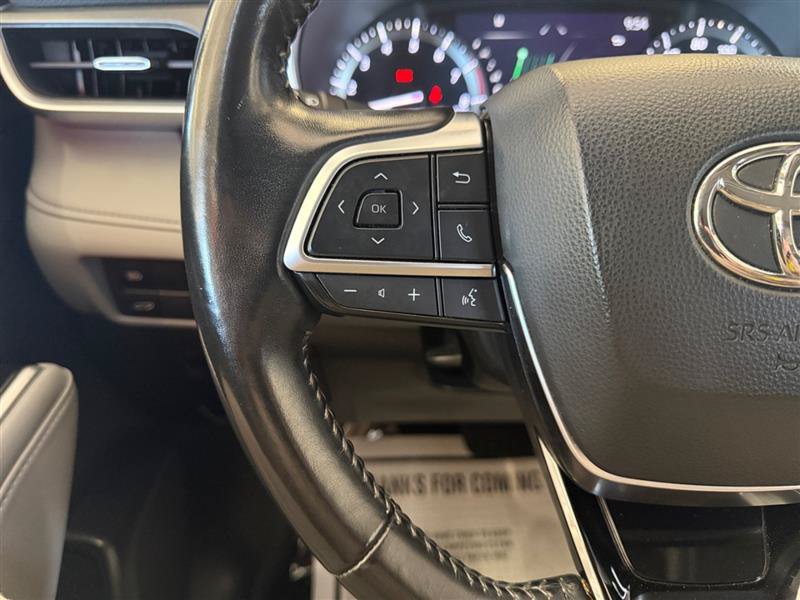 Used 2021 Toyota Highlander XLE AWD/4WD image 35