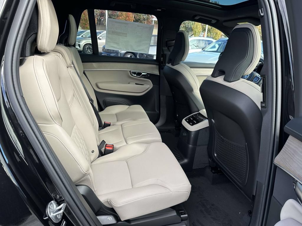 New 2026 Volvo XC90 T8 Plus w/ Protection Package Premier AWD/4WD image 12