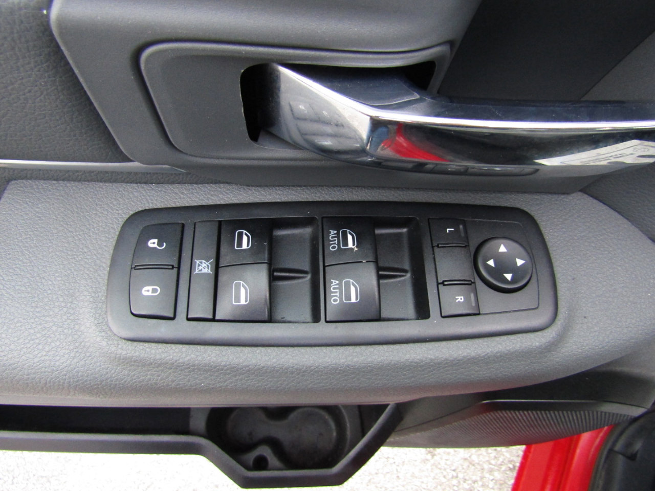 Used 2019 RAM 1500 Classic SLT image 11