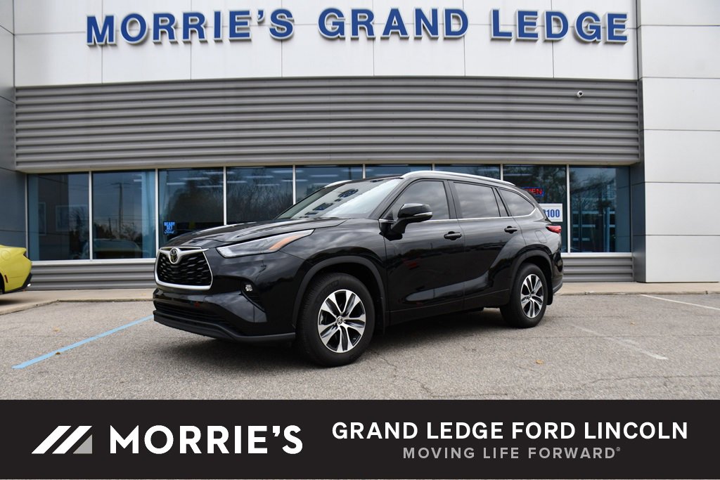 Used 2023 Toyota Highlander XLE image 1