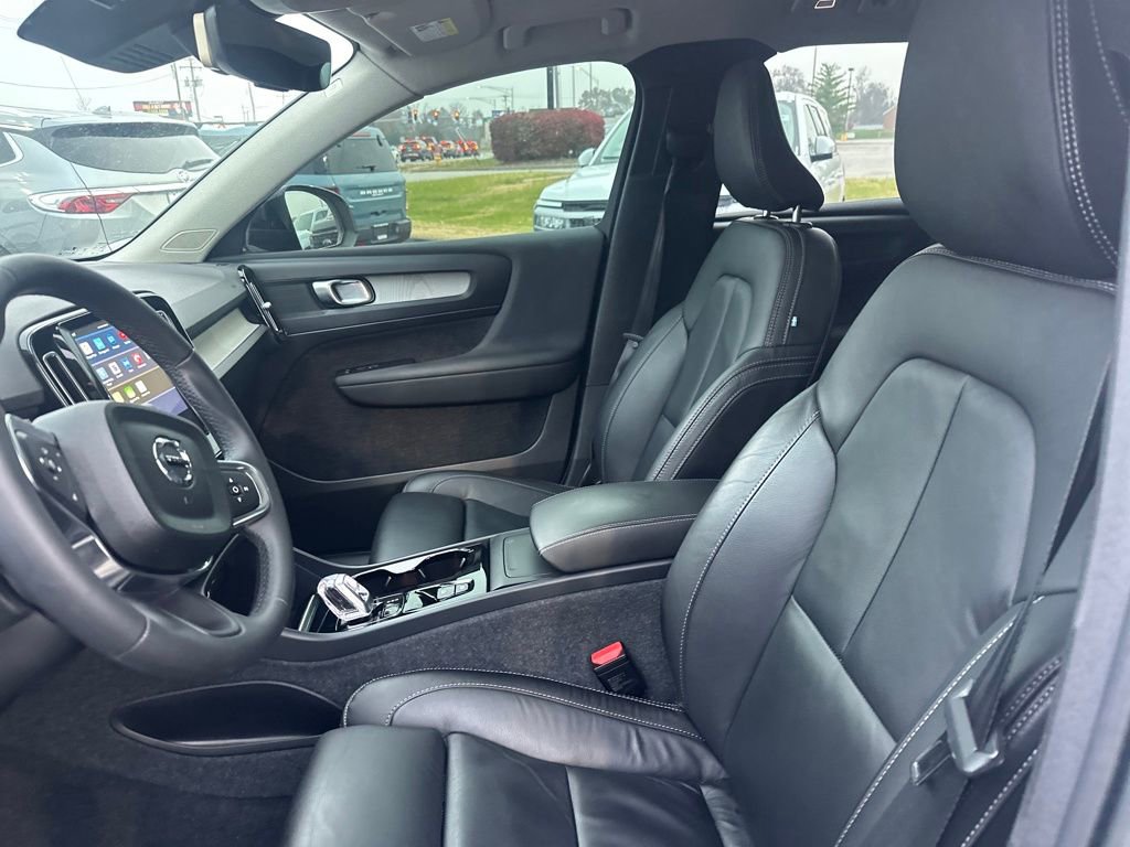 Used 2023 Volvo XC40 B5 Plus w/ Protection Package Premier image 45