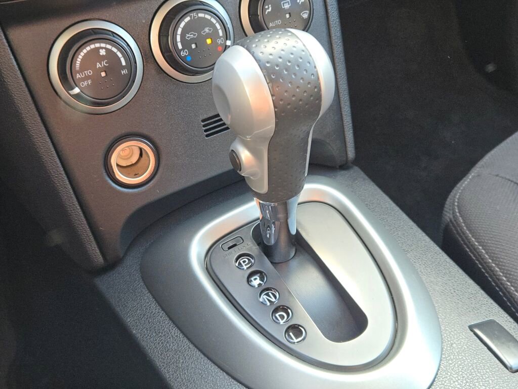 Used 2013 Nissan Rogue SV w/ Premium Pkg image 24