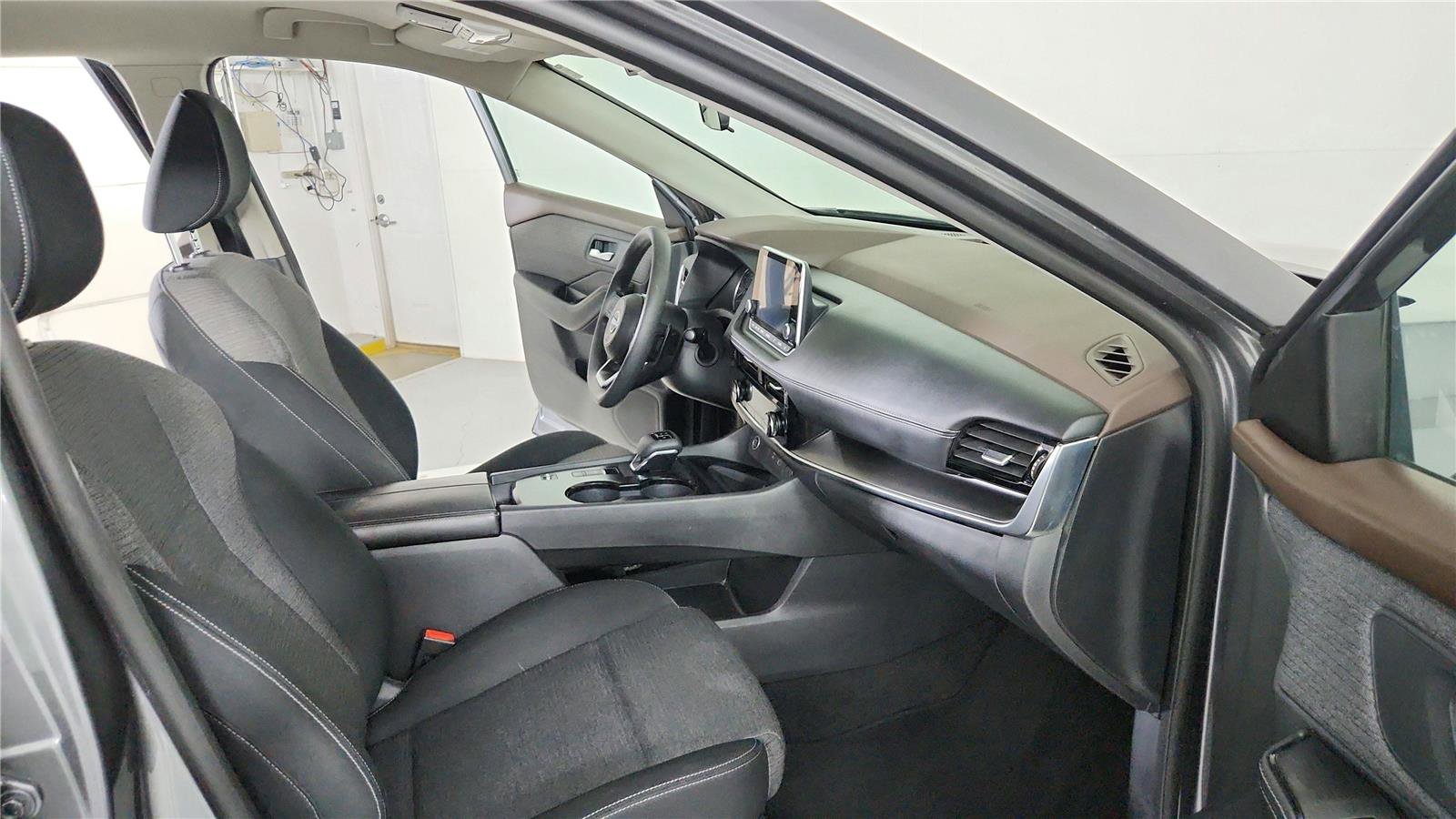 Used 2023 Nissan Rogue SV FWD image 19