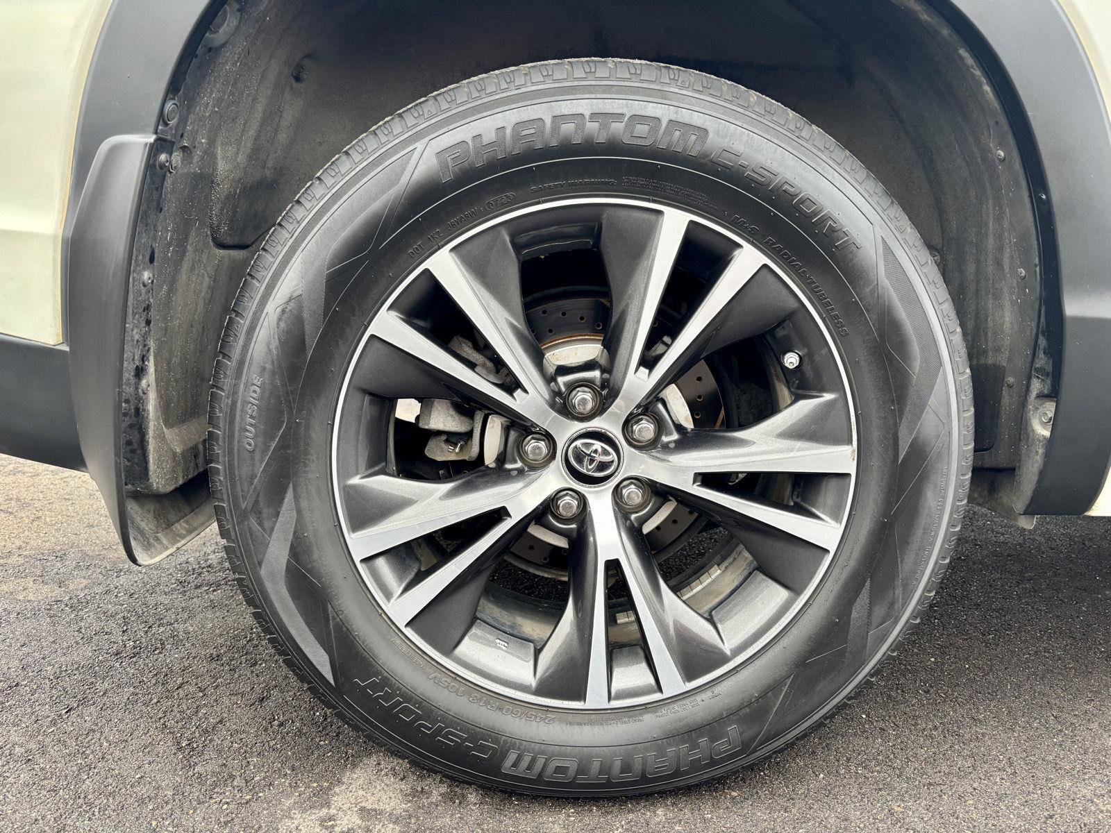 Used 2018 Toyota Highlander Plus AWD/4WD image 29