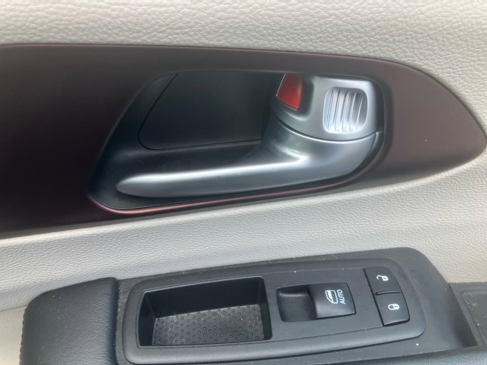 Used 2017 Chrysler Pacifica Limited image 35