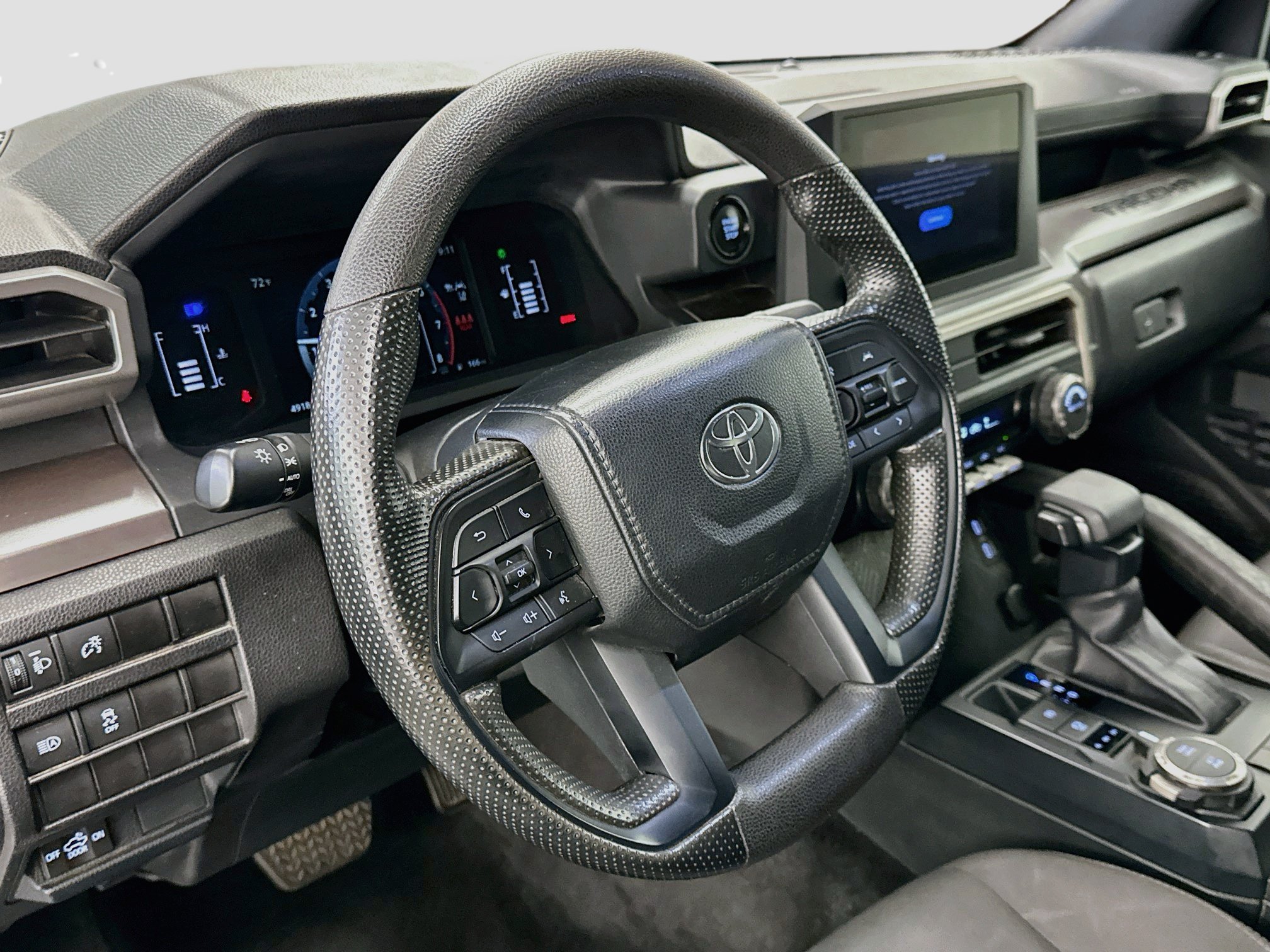 Used 2024 Toyota Tacoma SR5 AWD/4WD image 18