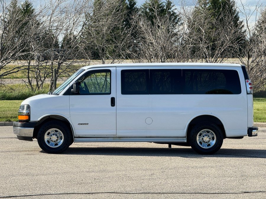 Used 2005 Chevrolet Express 3500 Passenger w/ LS Preferred Equipment Group RWD image 4