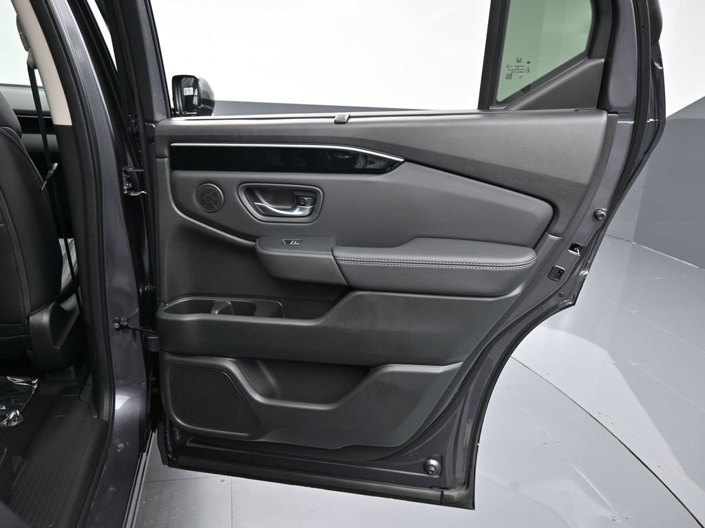 New 2025 Honda Pilot Touring image 39