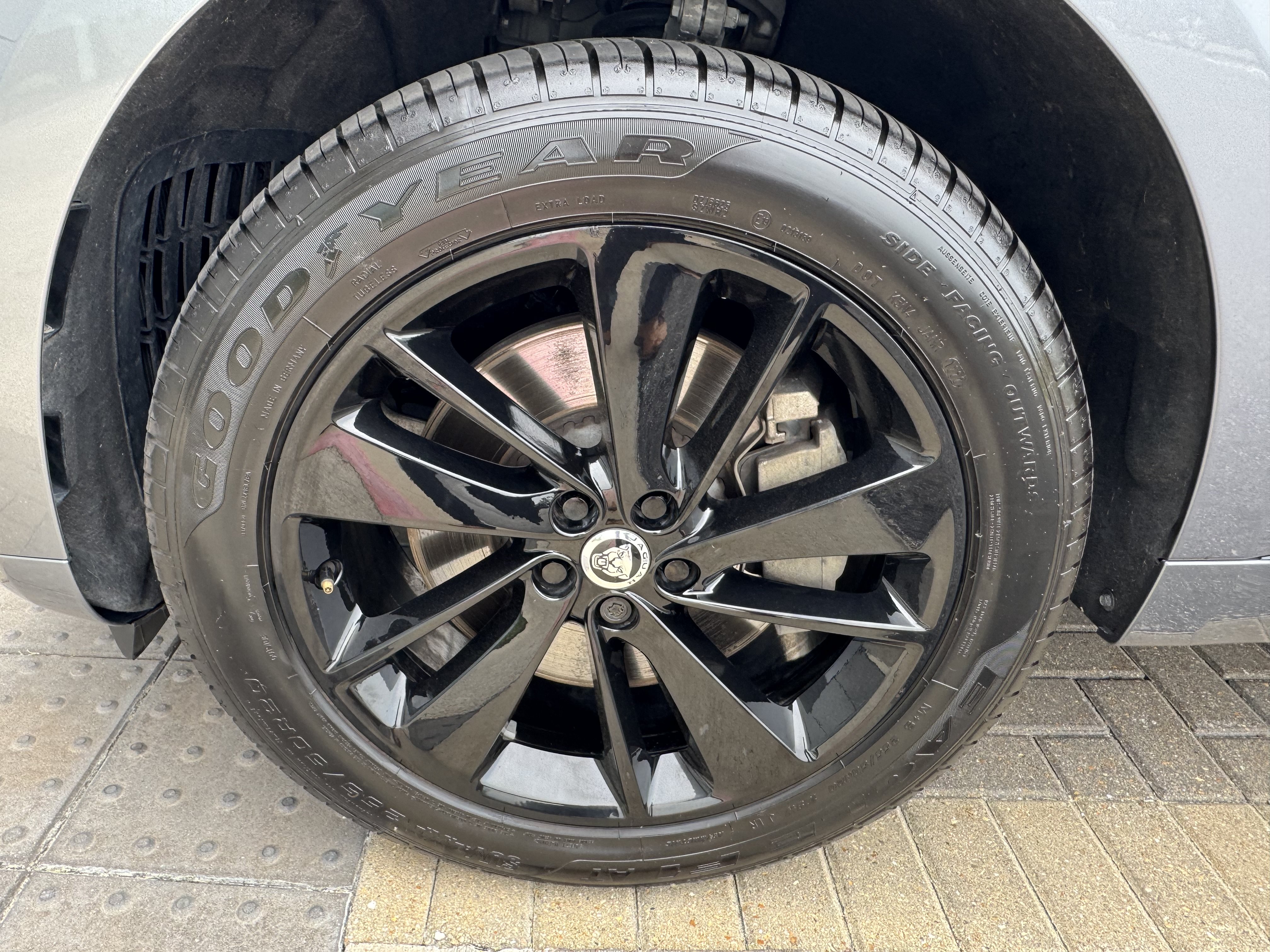 Certified 2024 Jaguar F-PACE R-Dynamic S AWD/4WD image 9