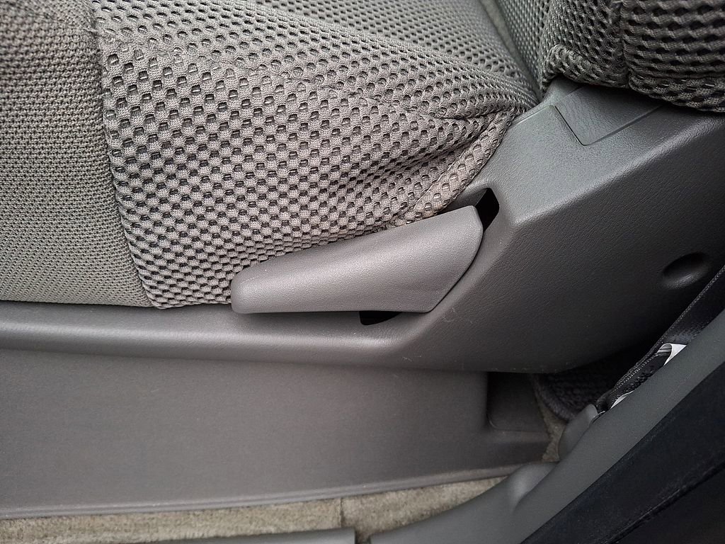 Used 2018 Nissan Frontier SV image 8