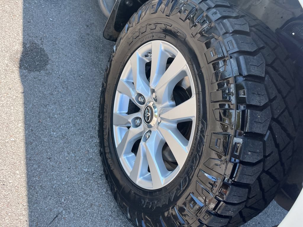 Used 2015 Toyota Land Cruiser AWD/4WD image 37