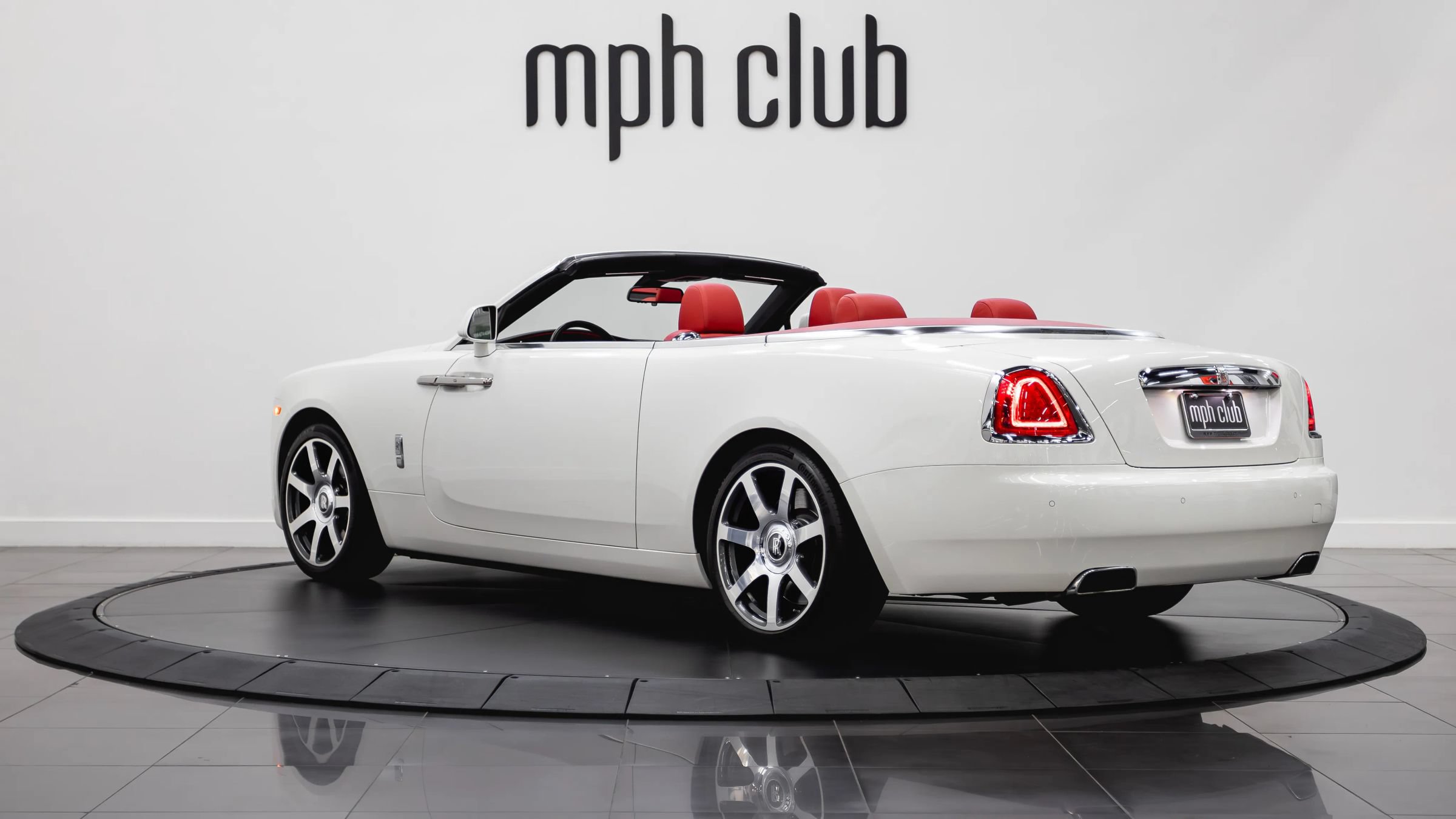 Used 2017 Rolls-Royce Dawn RWD image 16