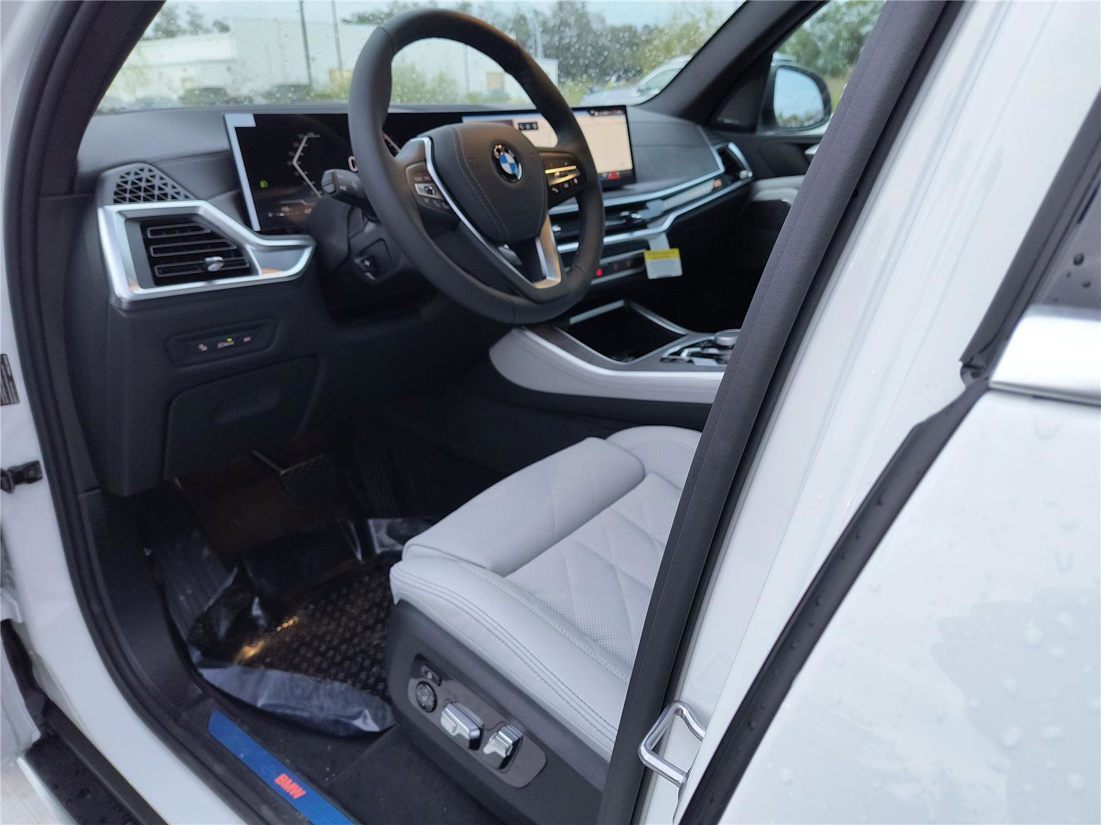 New 2026 BMW X5 sDrive40i image 2