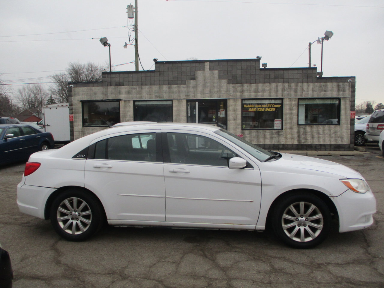 Used 2013 Chrysler 200 Touring image 2